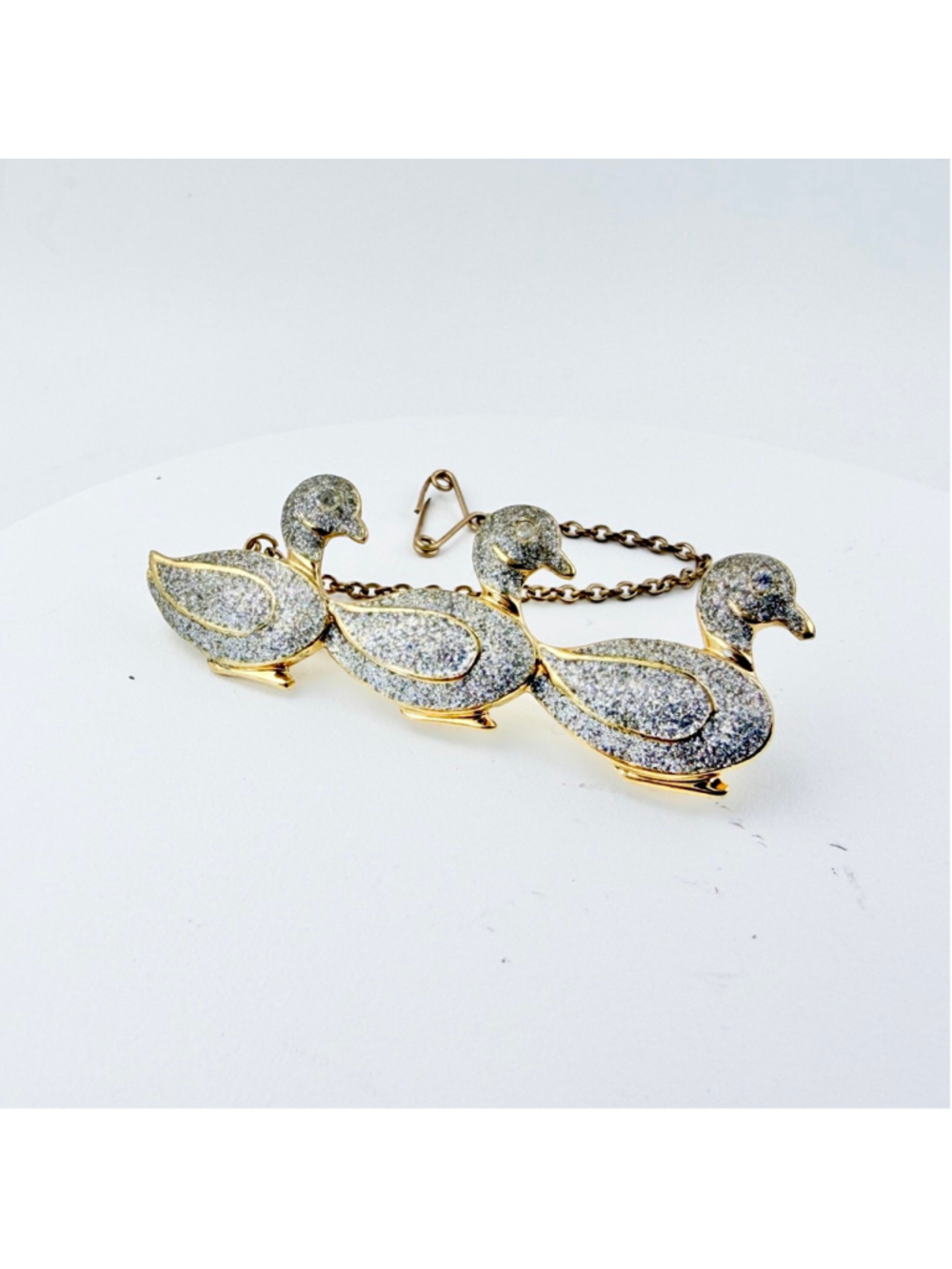 Vintage 1970s Duck Brooch Silver Sparkle Enamel, Triple Duck Pin, Figural Animal - Picture 7 of 7